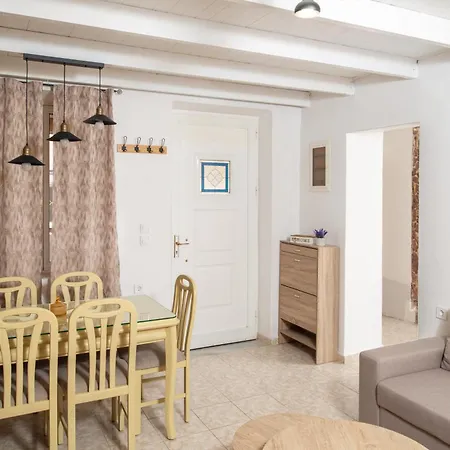 Feriehus Giannis House *